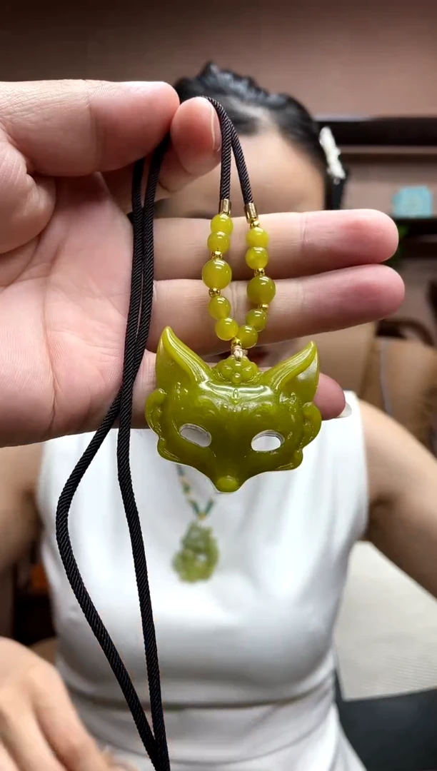 岫玉未镶嵌吊坠多样性发货发其中之一