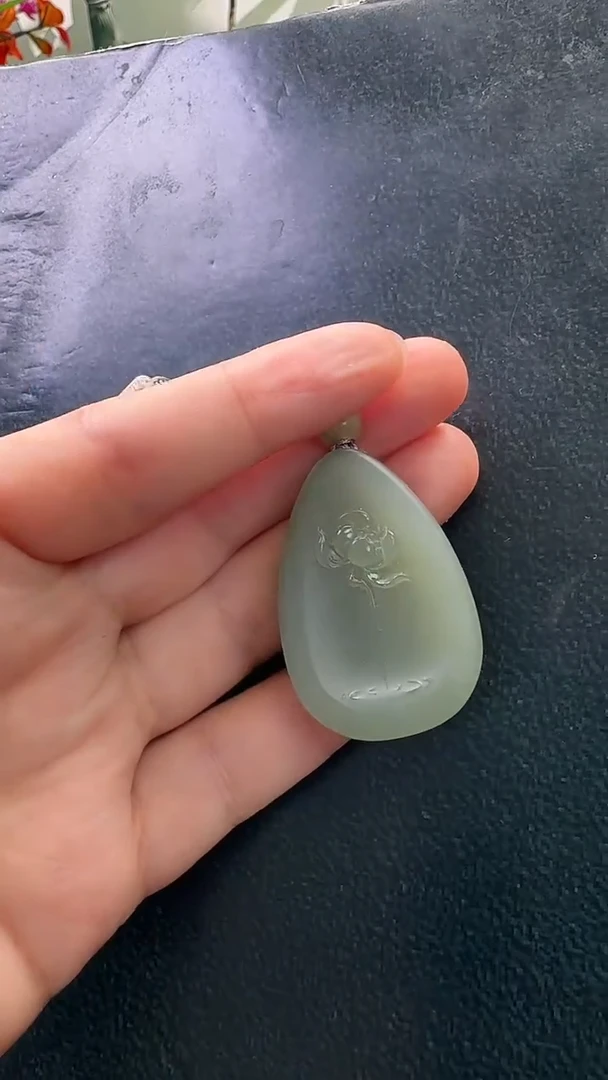 和田玉未镶嵌颈饰吊坠
