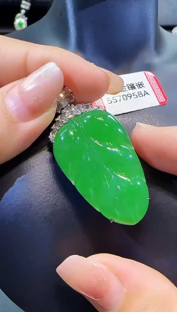 【闪购商品】翡翠吊坠(不含链)18K金镶嵌吊坠