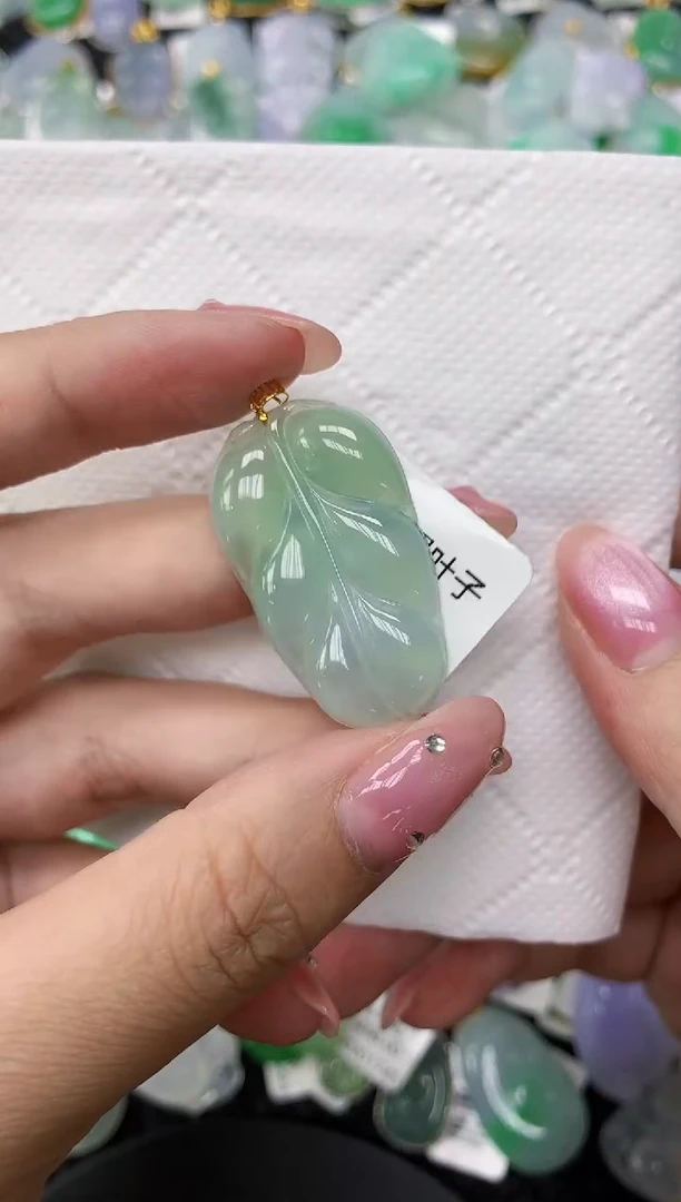 翡翠18K金镶嵌颈饰1111111111