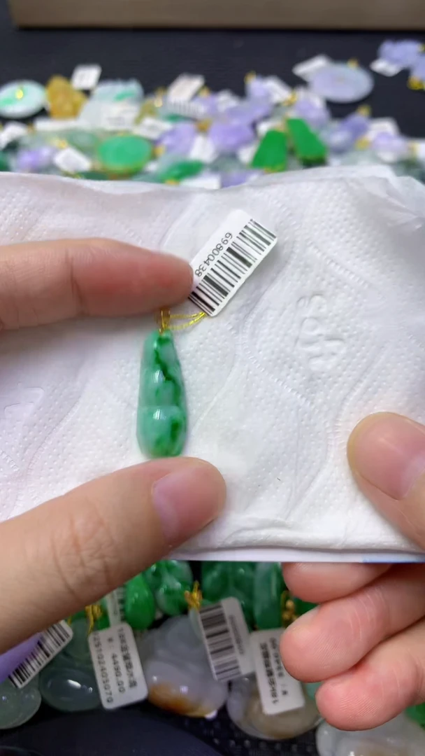 颈饰18K金镶嵌翡翠天然缅甸翡翠A货