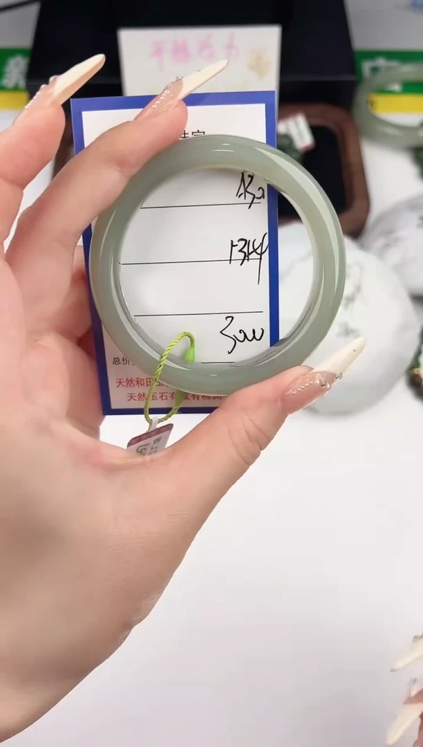 未镶嵌手镯和田玉30颜色微差无瑕疵