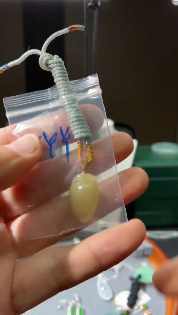 翡翠未镶嵌颈饰?****.7级灯牌福利