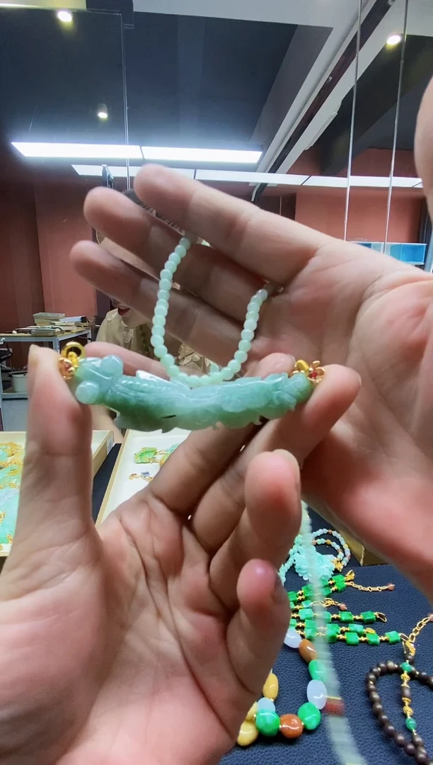 颈饰未镶嵌翡翠吊坠