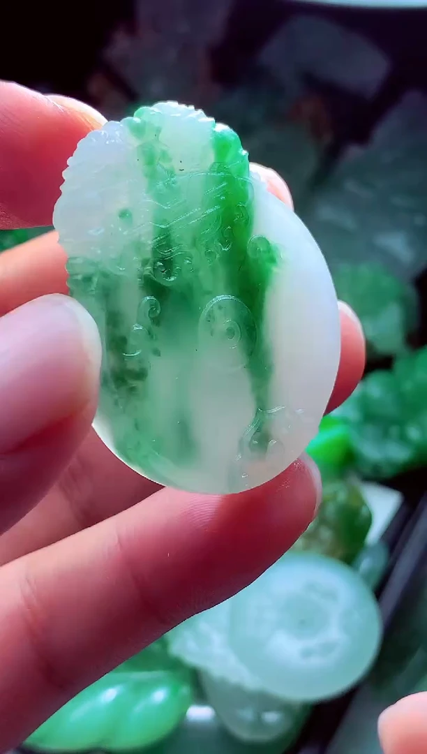未镶嵌定制翡翠深***?翡翠毛货定制