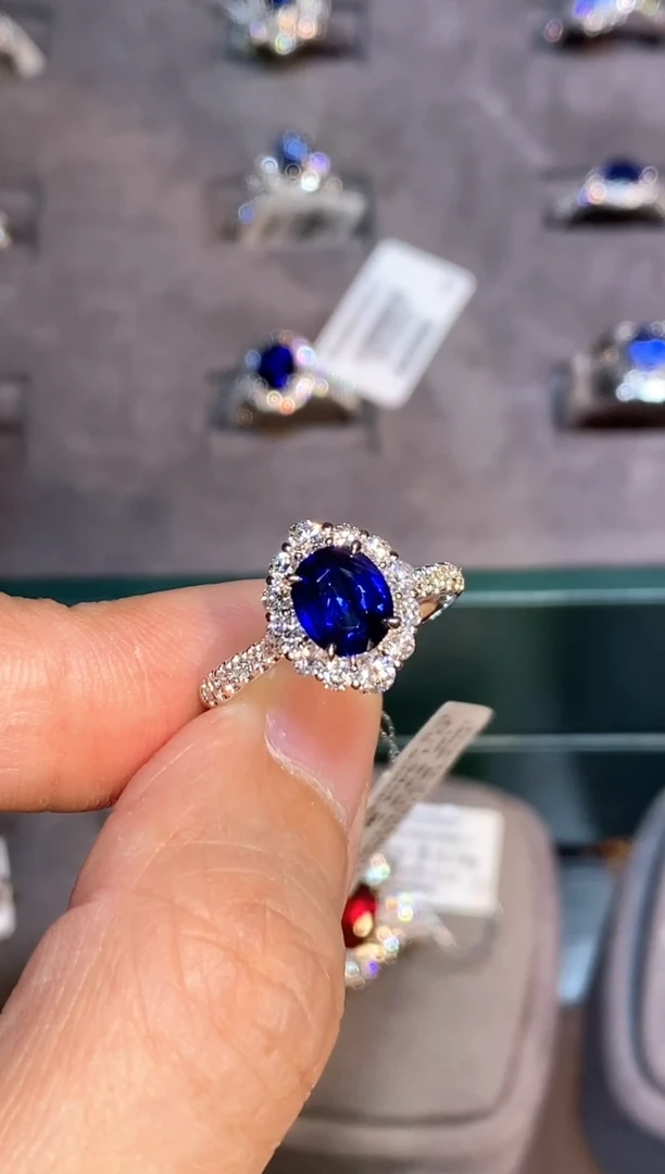 蓝宝石戒指18K金镶嵌【闪购】1.54ct/皇家蓝/展会同步价
