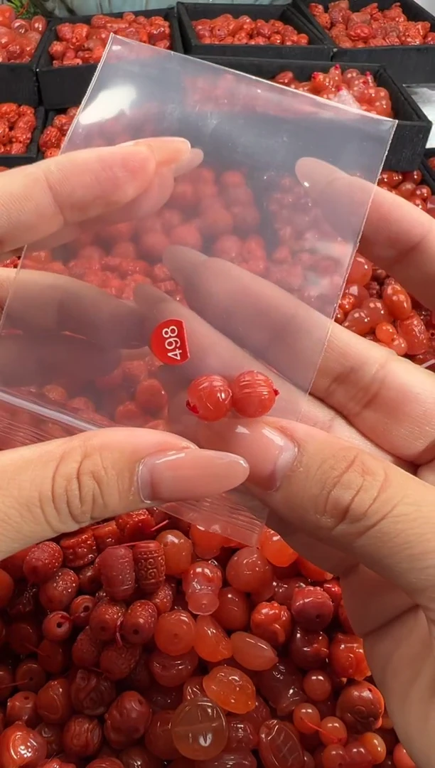 南红玛瑙未镶嵌颈饰1