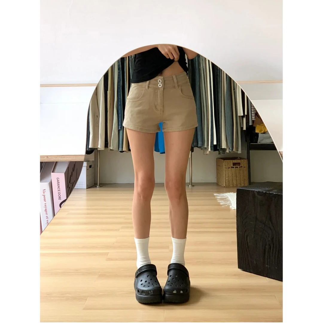 美式卡其色牛仔短裤女2025夏季新款高腰修身显瘦双扣弹力包臀热裤
