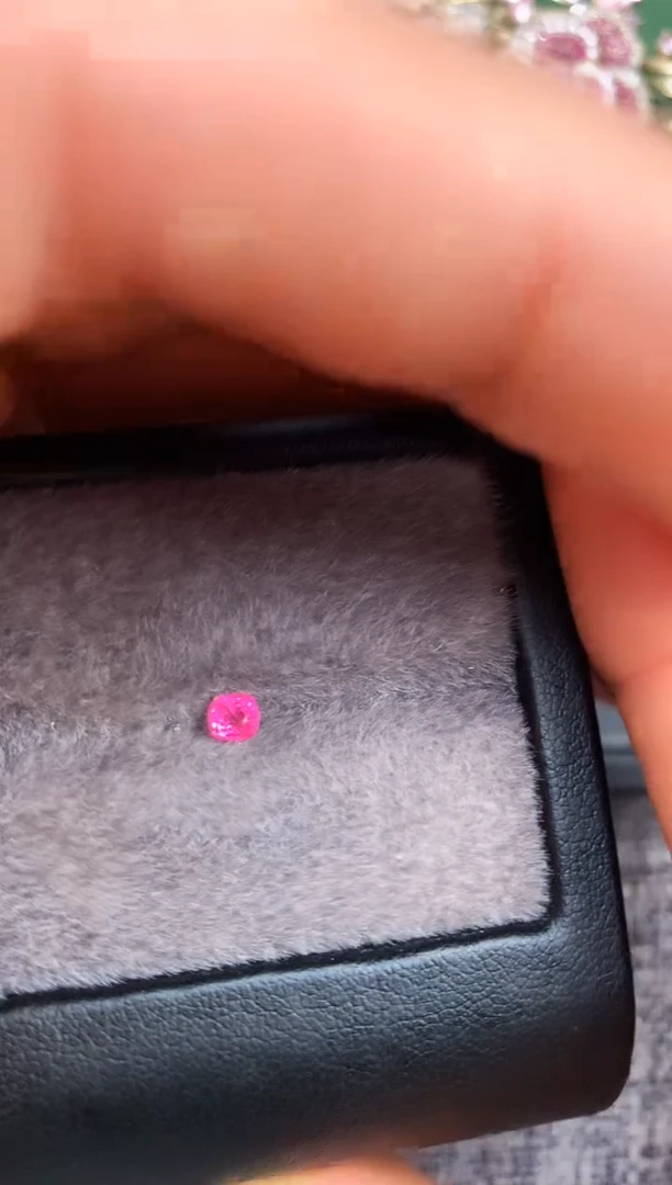 未镶嵌裸石定制尖晶石枕型 粉色调 0.28ct