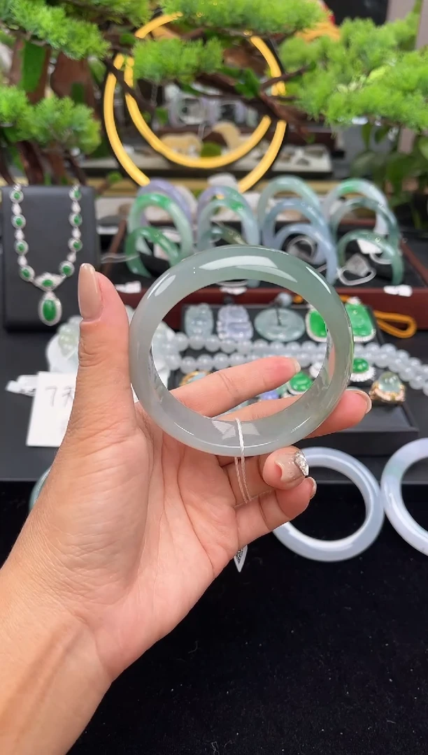 未镶嵌手镯翡翠手镯