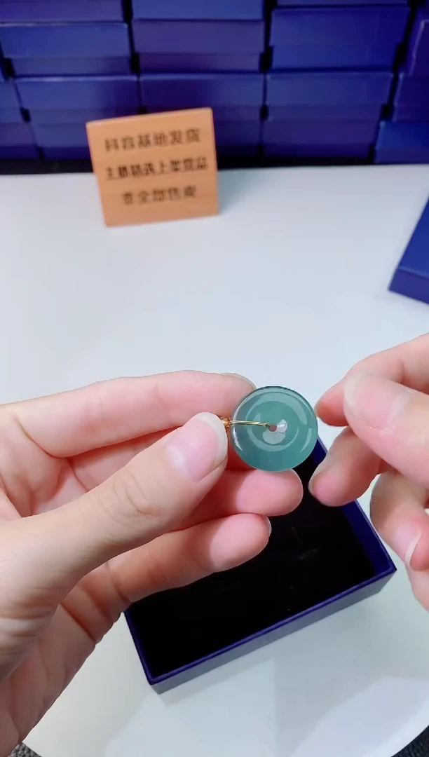 翡翠未镶嵌颈饰1