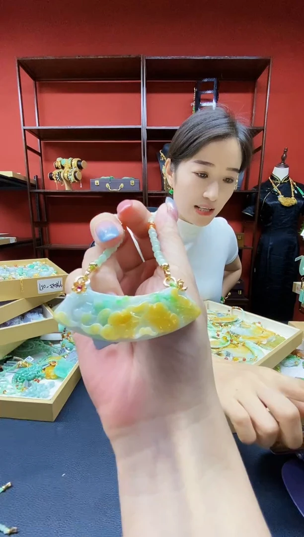 颈饰未镶嵌翡翠吊坠