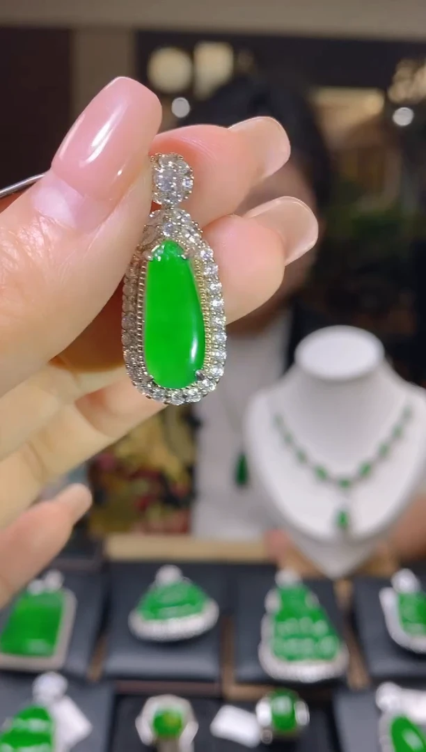 【闪购商品】翡翠吊坠(不含链)未镶嵌翡翠吊坠