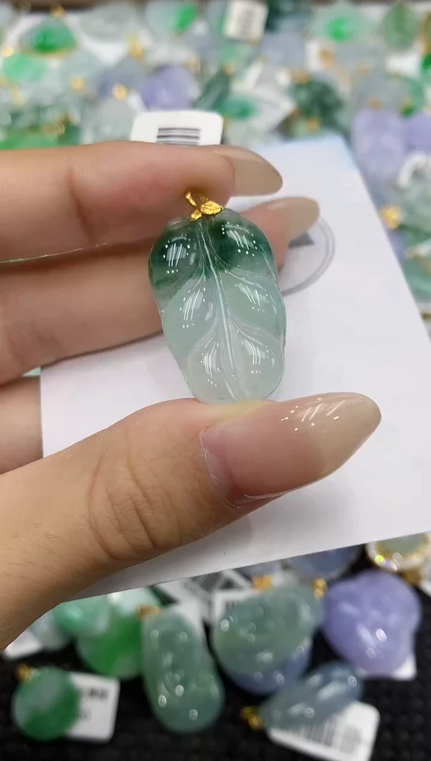颈饰18K金镶嵌翡翠111111111111