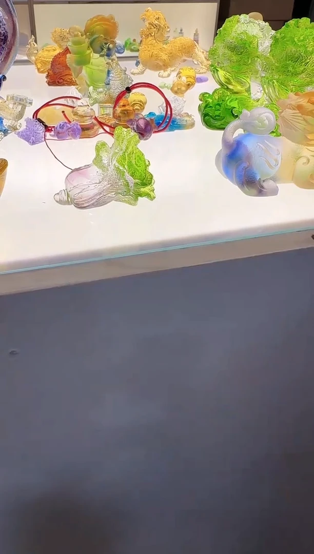 手工艺品琉璃百财在手