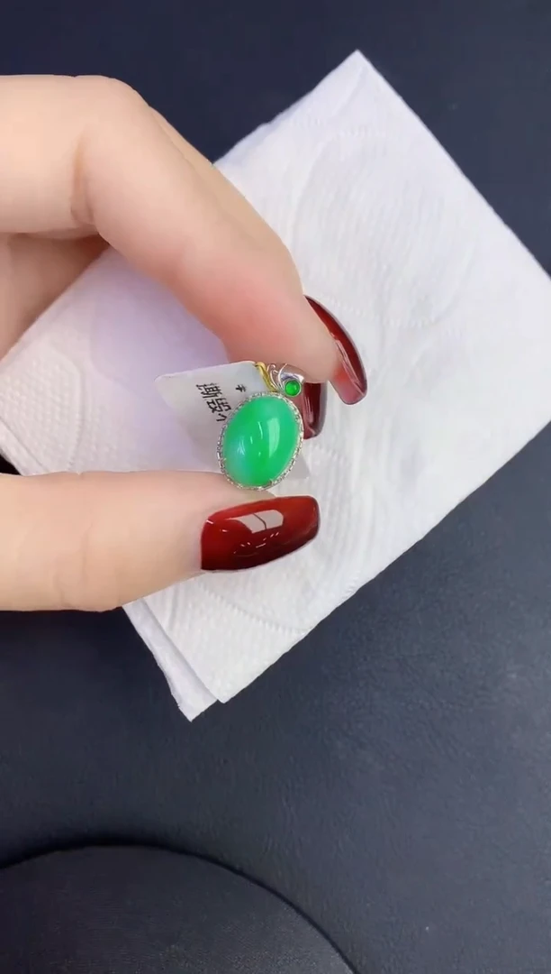 颈饰18K金镶嵌翡翠缅甸天然翡翠a货