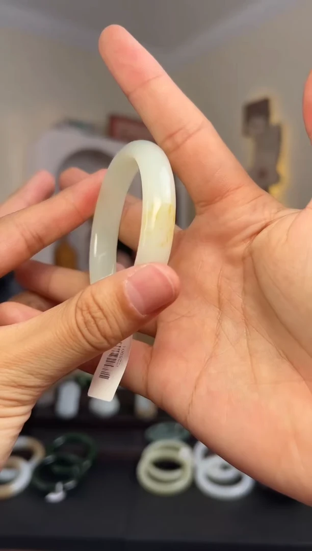 颈饰未镶嵌和田玉小*屋贵妃镯