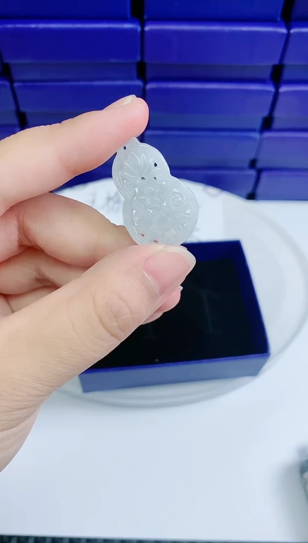 翡翠未镶嵌颈饰