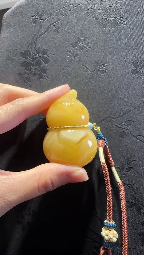 蜜蜡颈饰18K金镶嵌白花蜡葫芦尺寸59.8*40.7mm