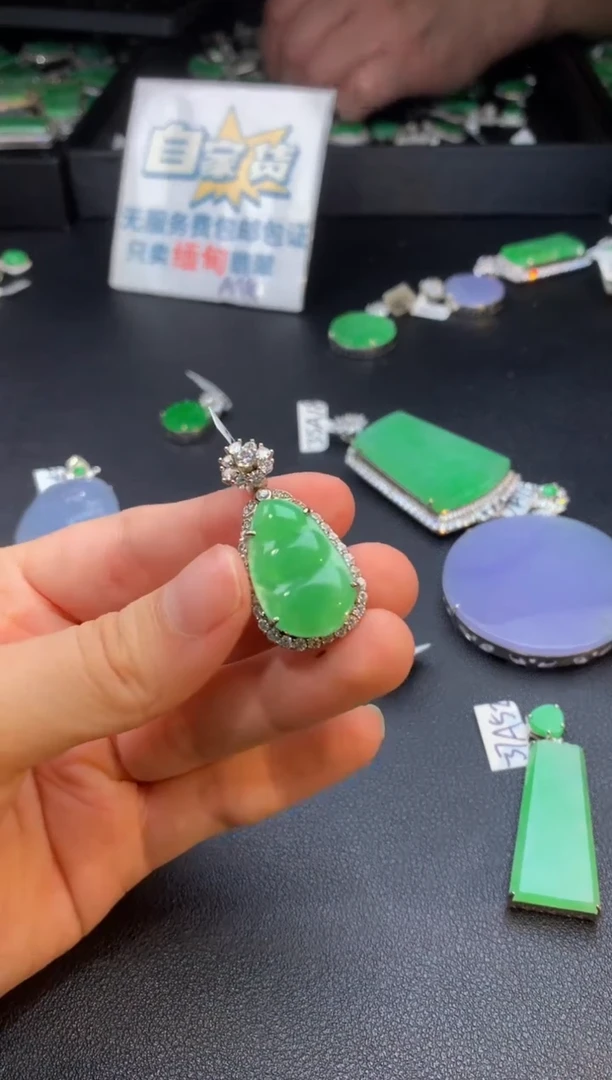 翡翠银S925镶嵌颈饰翡翠