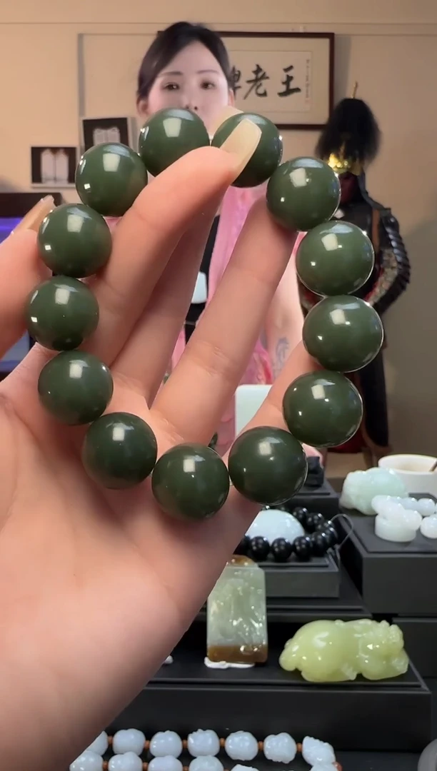 颈饰未镶嵌和田玉青黄口圆珠手串