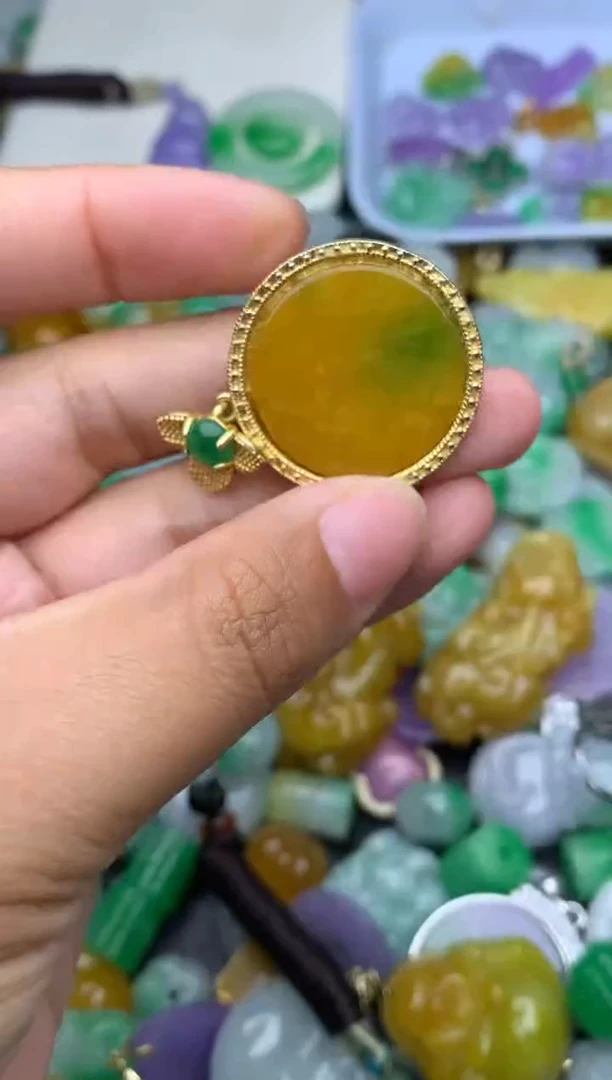 颈饰未镶嵌翡翠天然缅甸翡翠吊坠
