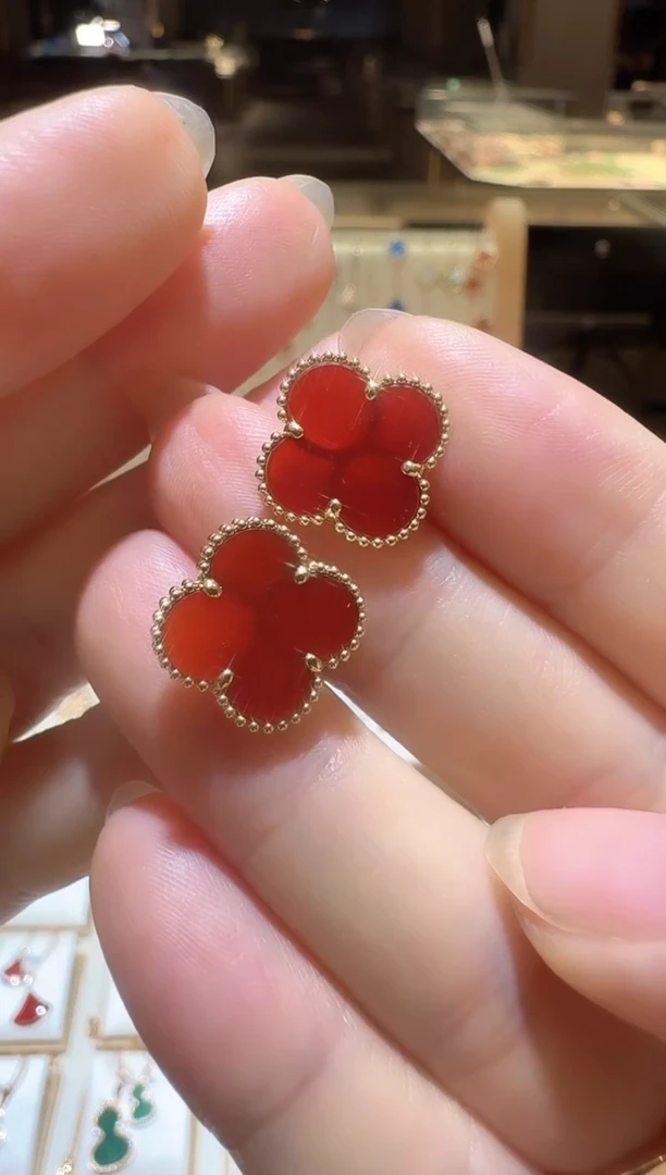 玛瑙/玉髓耳饰18K金镶嵌红花