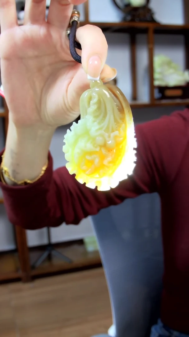 颈饰未镶嵌和田玉白菜