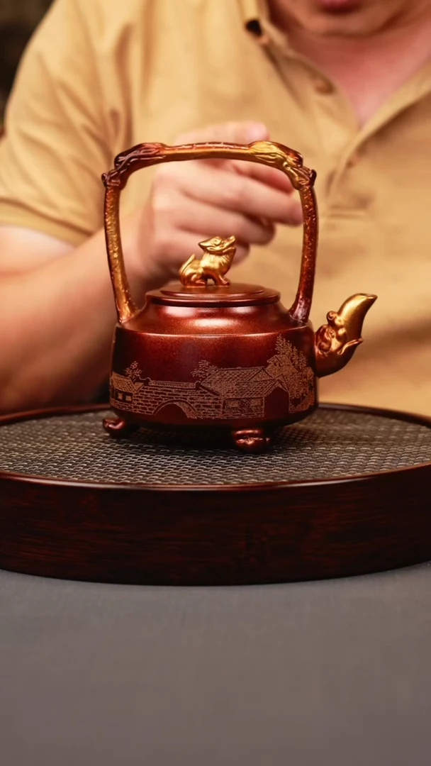 茶壶紫砂贝壳烧 三足提梁 刻绘