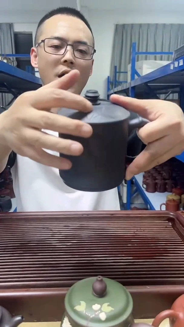 宜兴原矿紫砂知足常乐