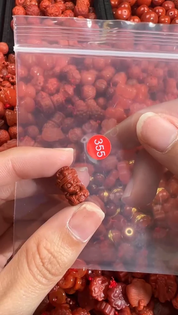 南红玛瑙未镶嵌颈饰1