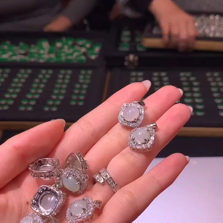 【逍遥严选】天然翡翠精美蛋面吊坠*2908/05/多样性发/1件