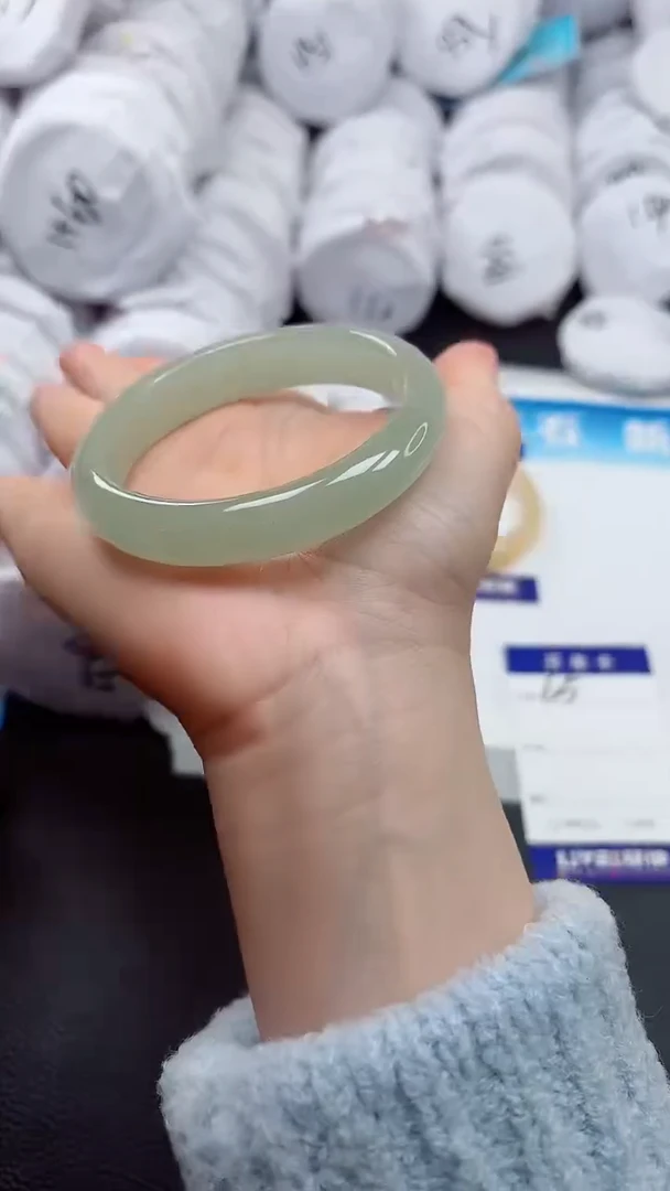 【闪购商品】石英质玉手镯未镶嵌65