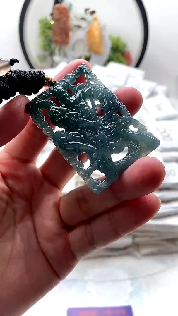 颈饰未镶嵌翡翠关公