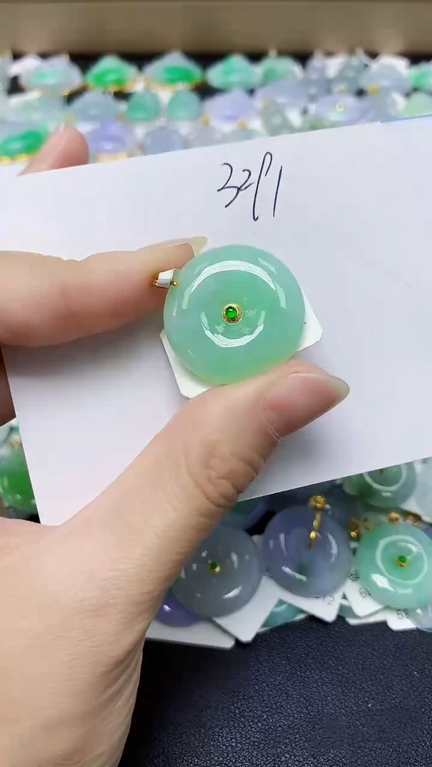 翡翠18K金镶嵌颈饰 天然缅甸翡翠A货
