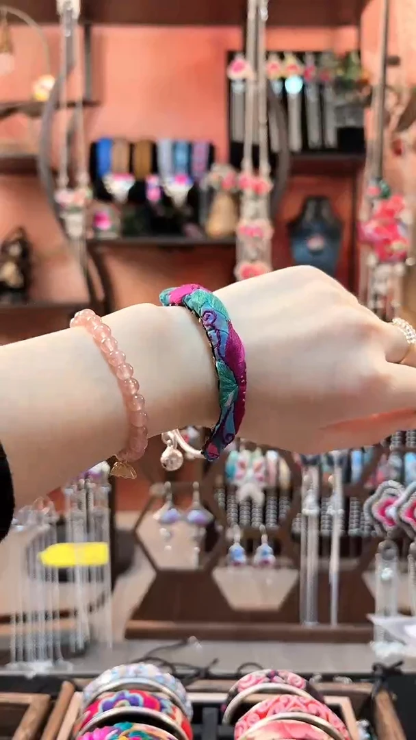 织绣云织谣民族风精美饰品 50