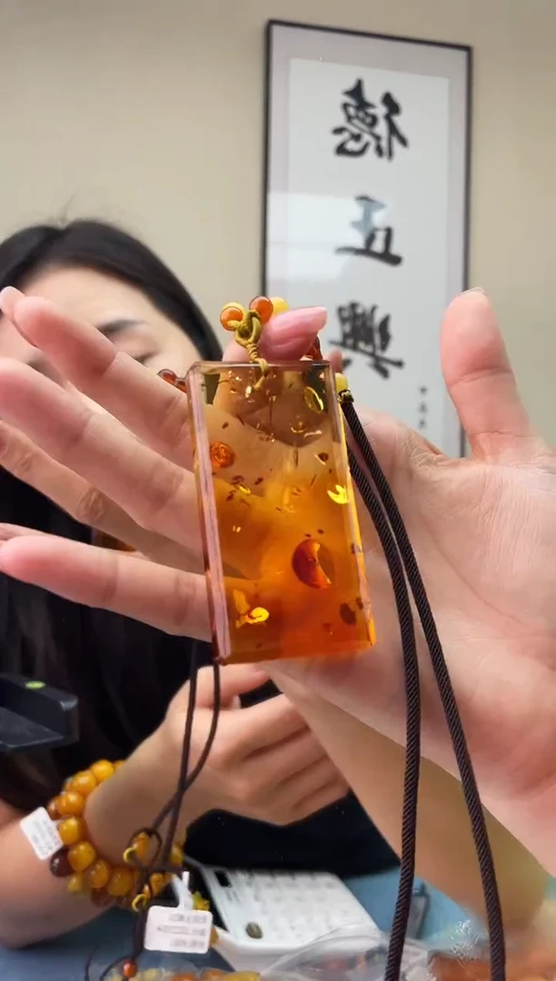 琥珀未镶嵌珠宝奇石T0假一罚十多样性发其一