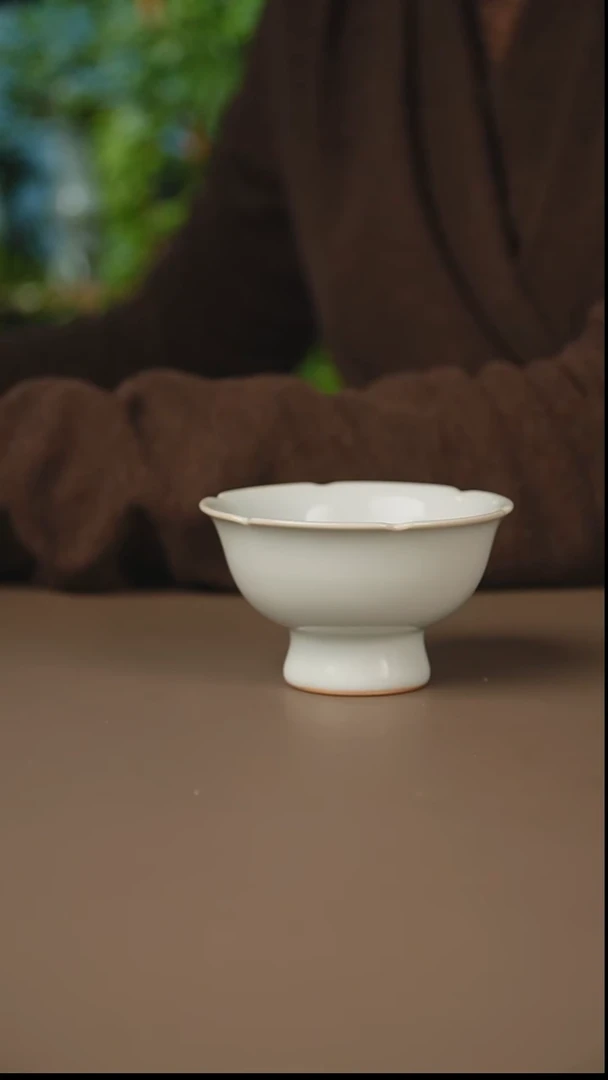 月白高足     花口杯