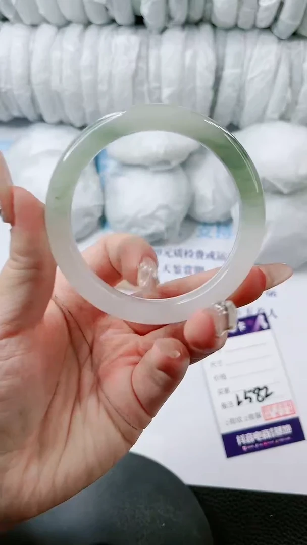 【闪购商品】石英质玉手镯未镶嵌多样性发货L582