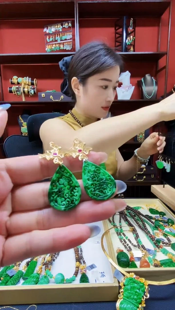 颈饰未镶嵌翡翠翡翠耳饰