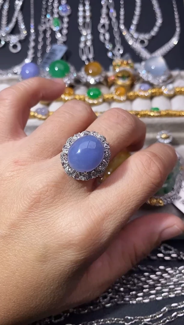 18K金镶嵌戒指翡翠戒指