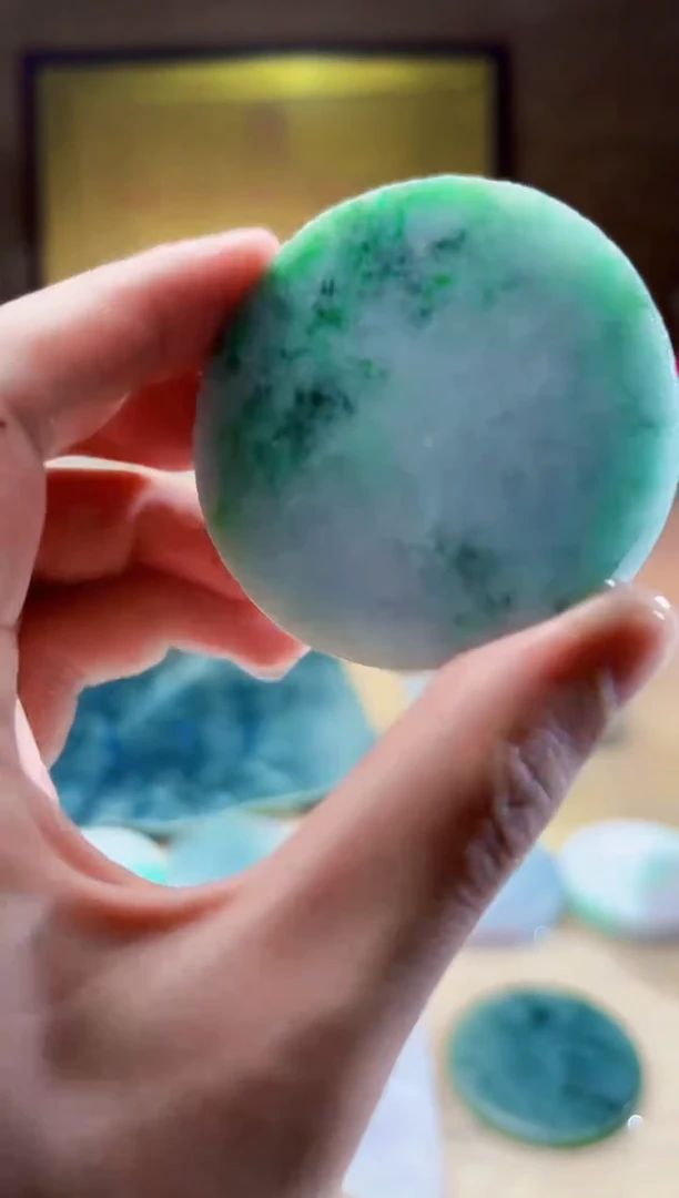 翡翠挂件未镶嵌A货张星6058