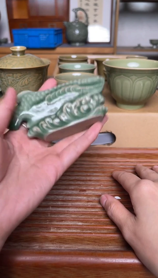 瓷器耀州窑青瓷茶宠  鱼  微瑕