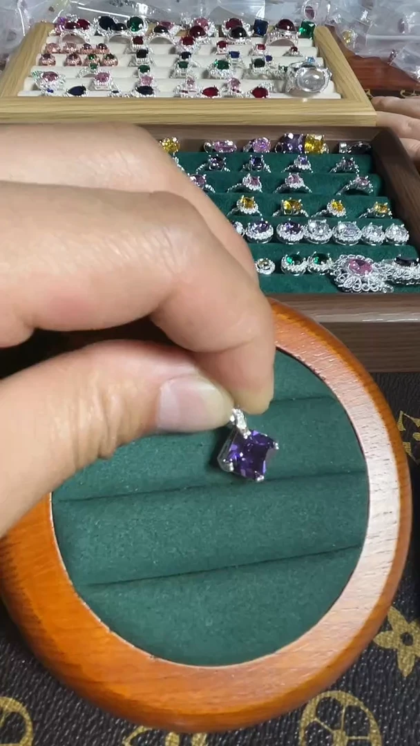 合金合成钻石吊坠紫