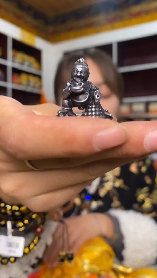 【闪购商品】泥塑八邦黑C-与实物略有差异介意者慎拍