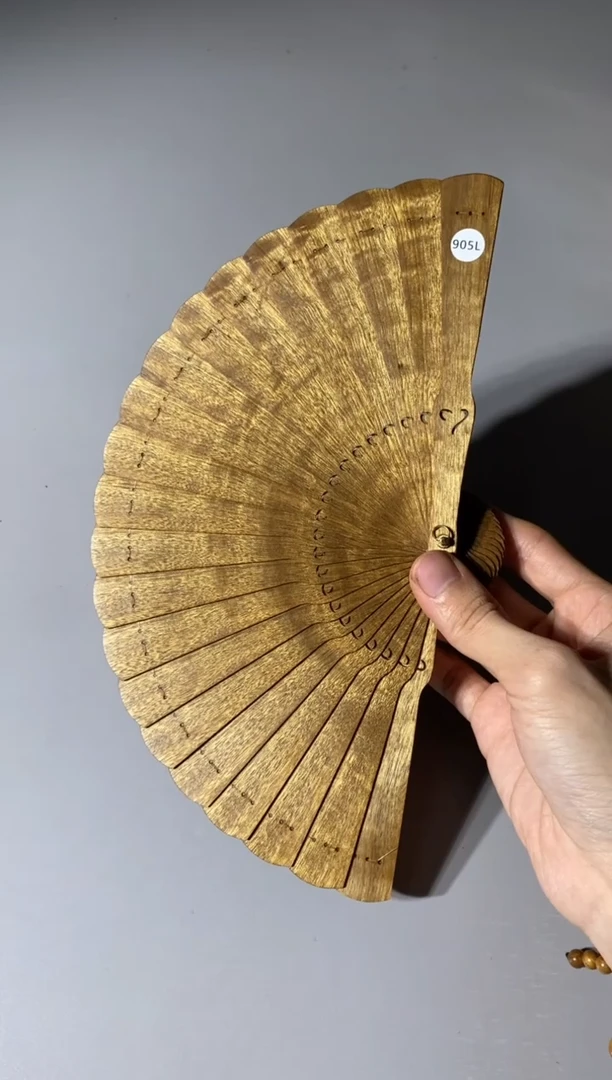 【闪购商品】金丝楠木雕905号15cm金丝楠木小叶桢楠扇子