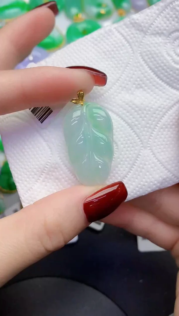 颈饰18K金镶嵌翡翠缅甸天然翡翠A货