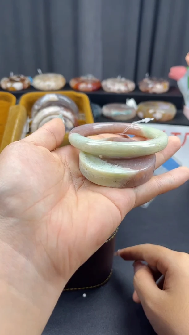 未镶嵌手镯石英质玉（58圈口）赠送镯心