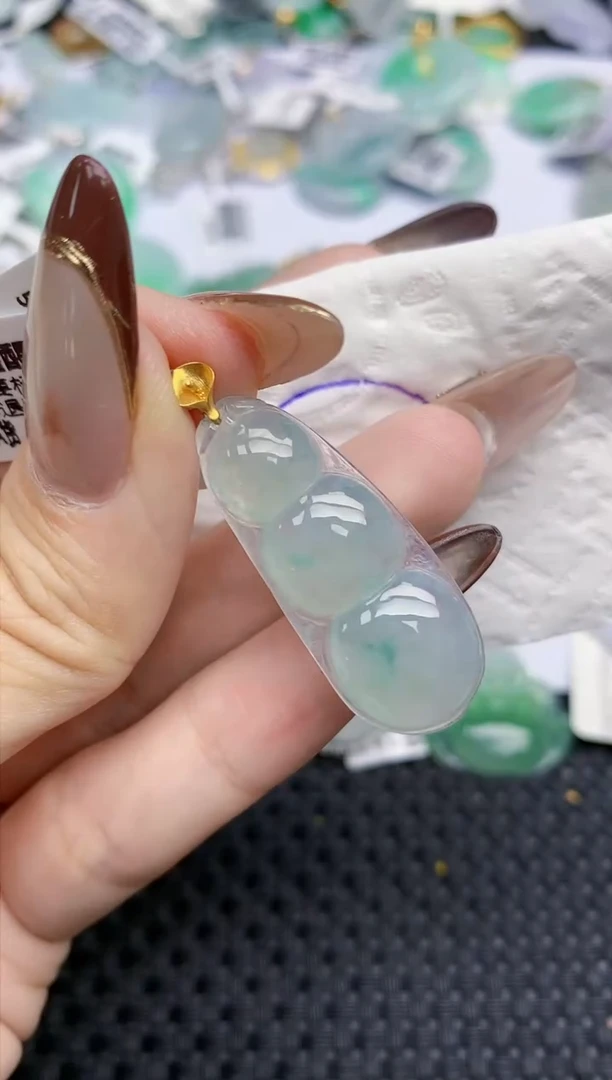 颈饰18K金镶嵌翡翠   天然翡翠A货  百元以上9米证书费自理