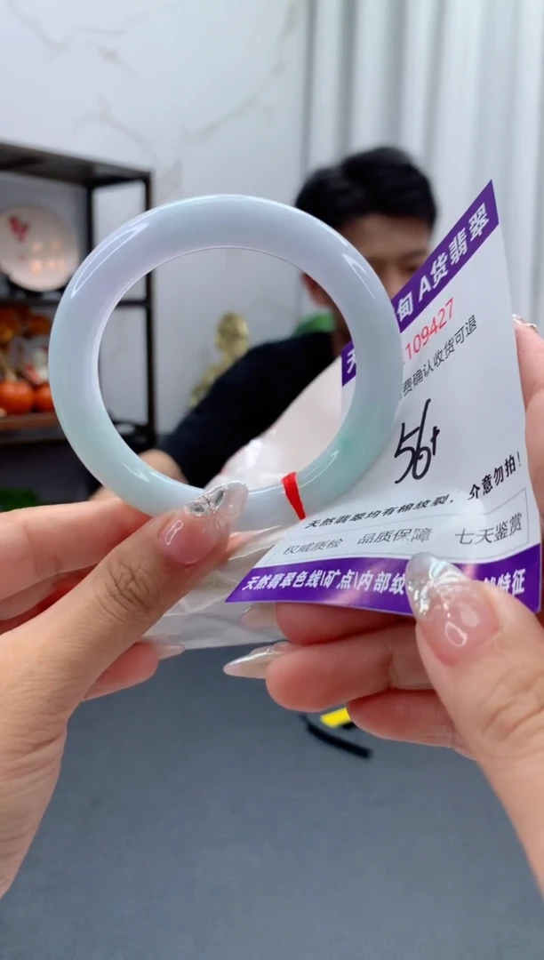 未镶嵌手镯翡翠有纹，完美者勿拍